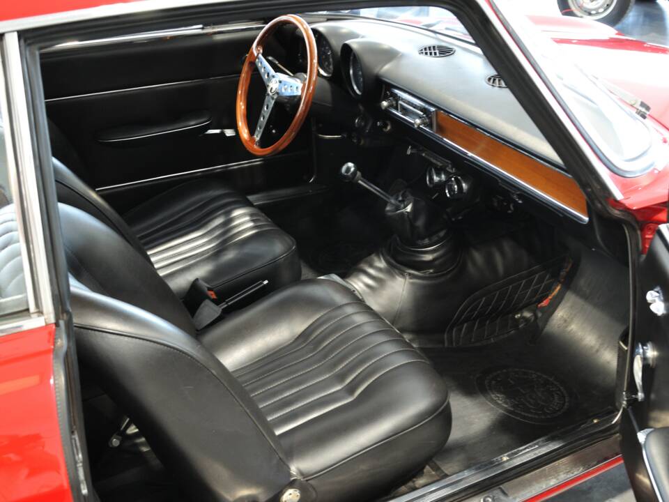 Imagen 24/43 de Alfa Romeo Giulia GT 1300 Junior (1971)