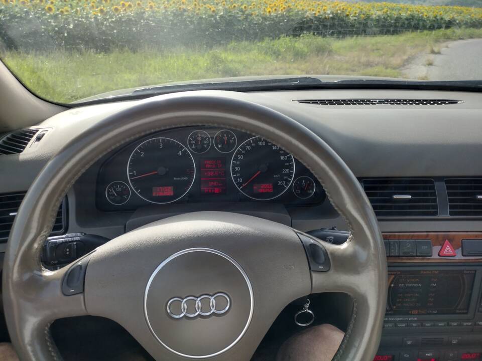 Image 6/9 de Audi A6 2.5 TDI allroad quattro (2005)