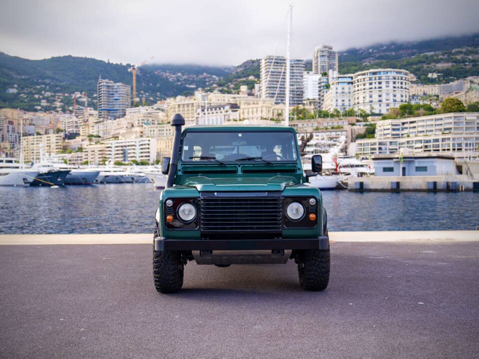 Image 3/50 of Land Rover Defender 110 (2004)