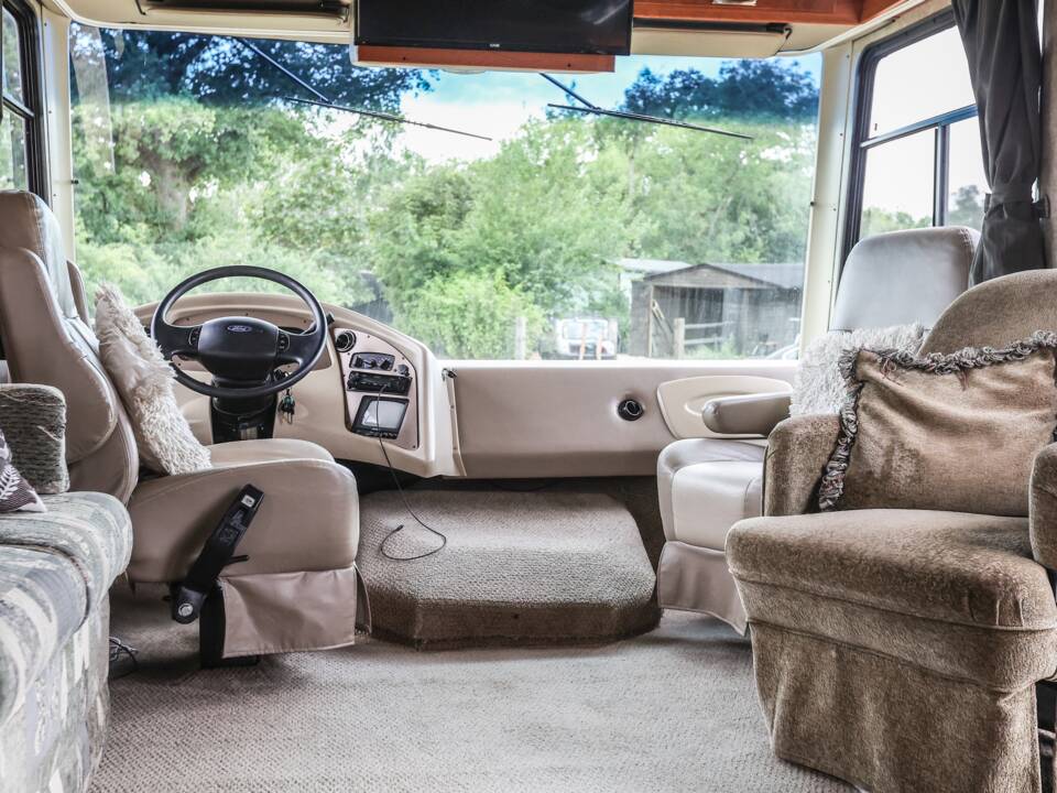 Immagine 4/28 di Coachmen Mirada 350 DS (2008)
