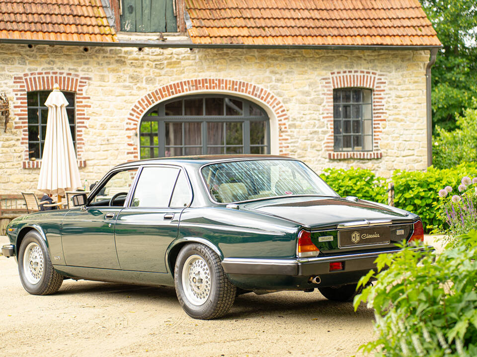 Afbeelding 4/100 van Jaguar XJ 12 (1991)