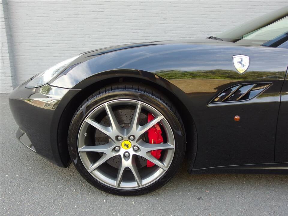 Image 29/100 of Ferrari California (2009)