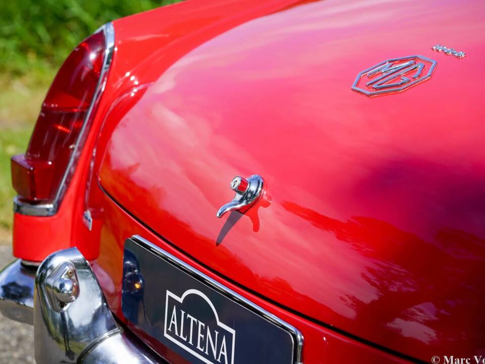 Image 18/39 de MG MGB (1964)