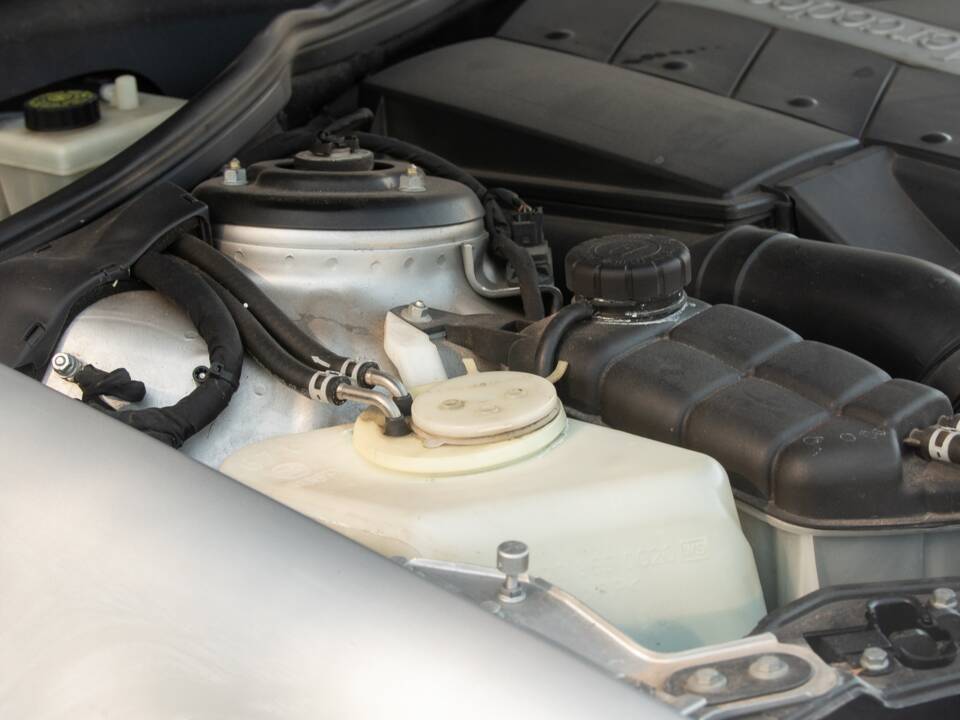 Image 43/50 of Mercedes-Benz CL 500 (2002)