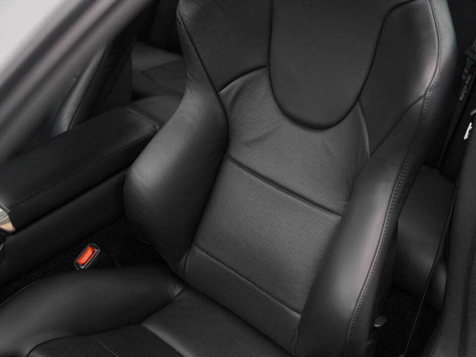 Image 18/50 of Aston Martin V12 Vanquish S (2007)