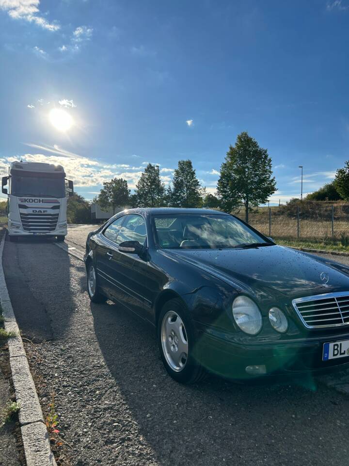 Bild 2/12 von Mercedes-Benz CLK 200 Kompressor (2001)