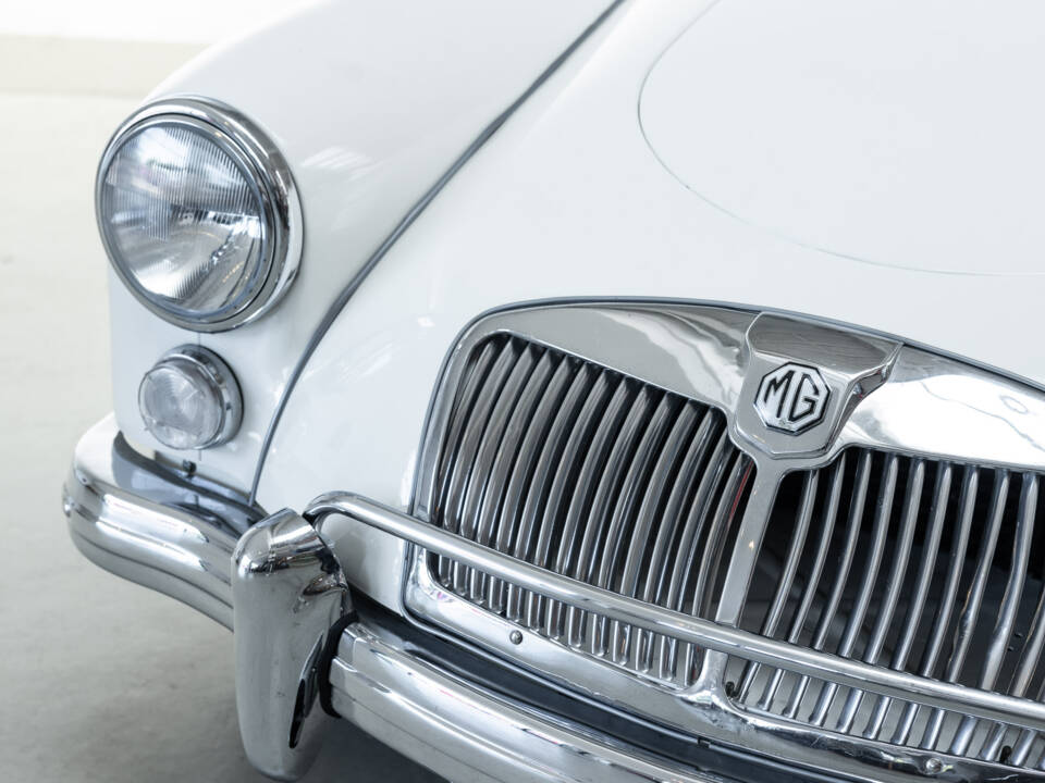 Image 15/28 of MG MGA 1600 (1960)