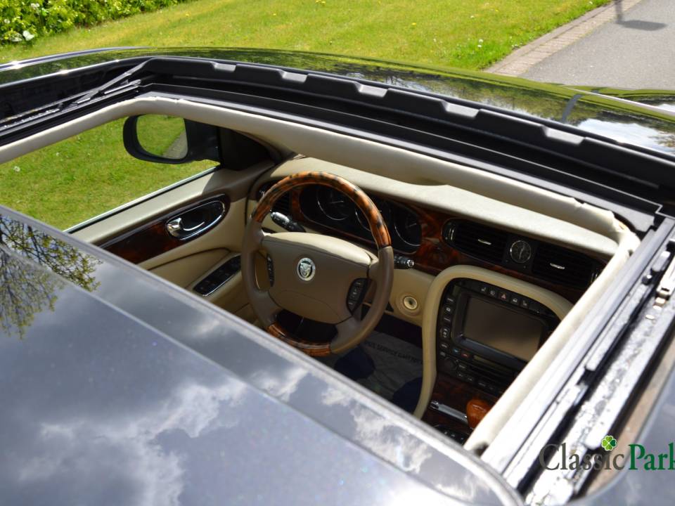 Image 13/50 de Jaguar XJ 2.7 D (2008)