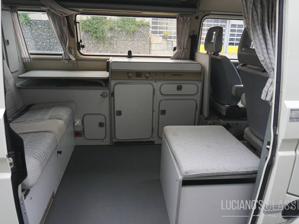 Immagine 34/64 di Volkswagen T3 Westfalia Joker 1.6 TD (1989)