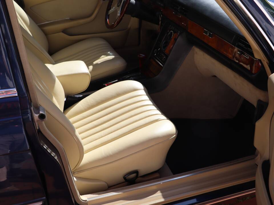 Image 34/57 de Mercedes-Benz 450 SEL 6,9 (1977)