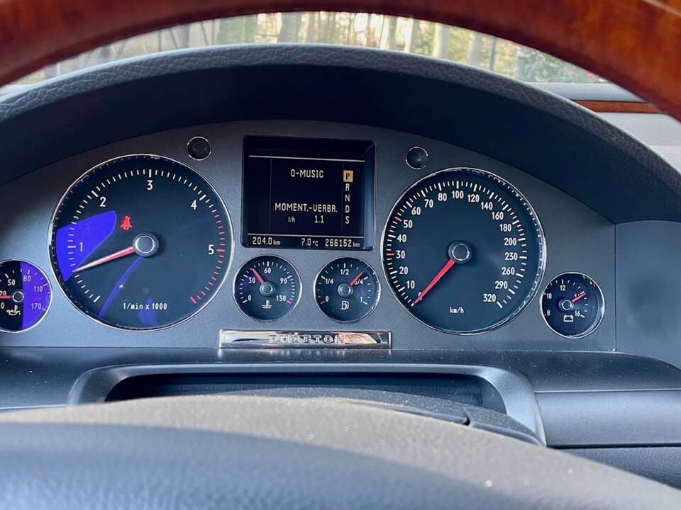 Bild 18/23 von Volkswagen Phaeton V10 TDI (2003)