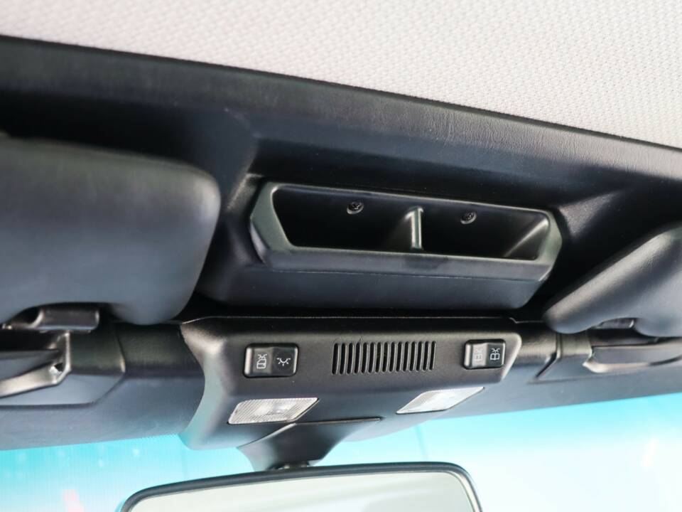 Image 22/50 of Mercedes-Benz E 220 (1994)