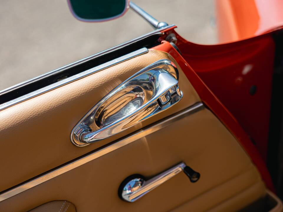 Image 45/56 of Citroën DS 21 Chapron (1967)