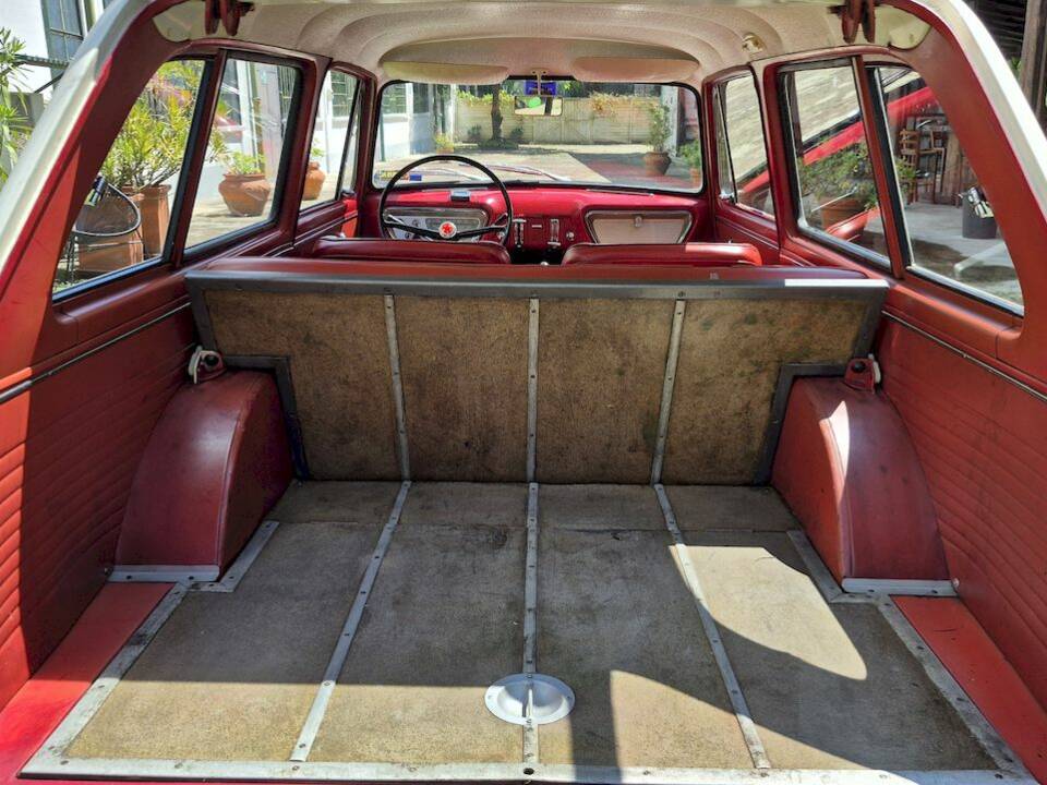 Image 49/63 of Ford Anglia (1965)