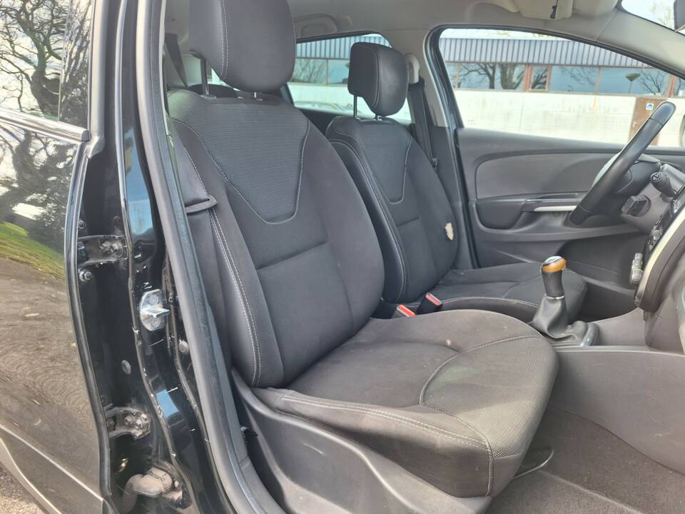 Bild 8/15 von Renault Clio Grandtour 1.5 dCi 90 (2015)