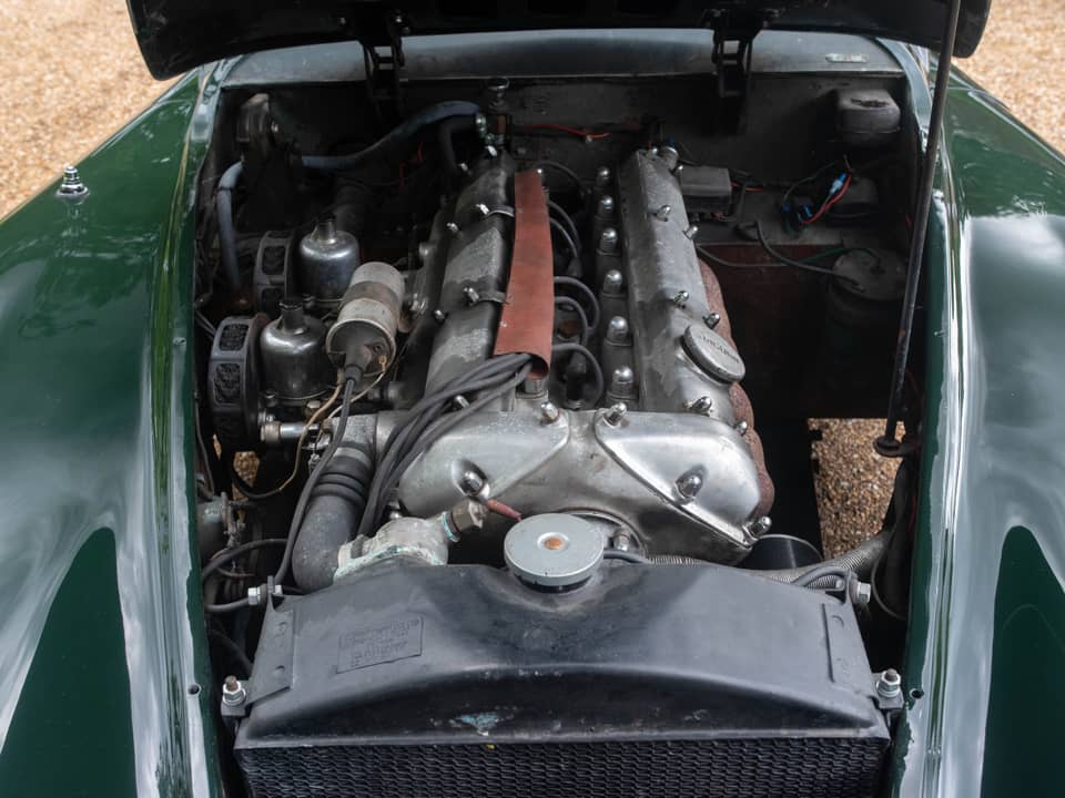 Image 41/46 of Jaguar XK 120 DHC (1954)