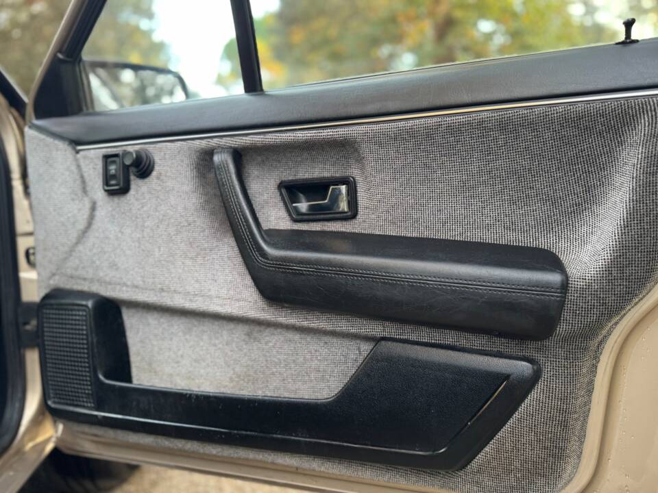 Image 42/57 of Volkswagen Passat 2.0 (1987)