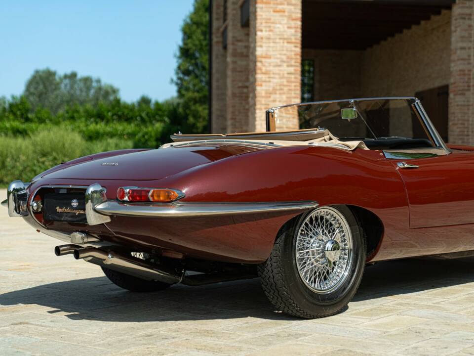 Image 27/50 de Jaguar E-Type 3.8 (1964)