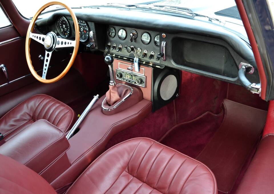 Afbeelding 25/32 van Jaguar E-Type 4.2 (1967)