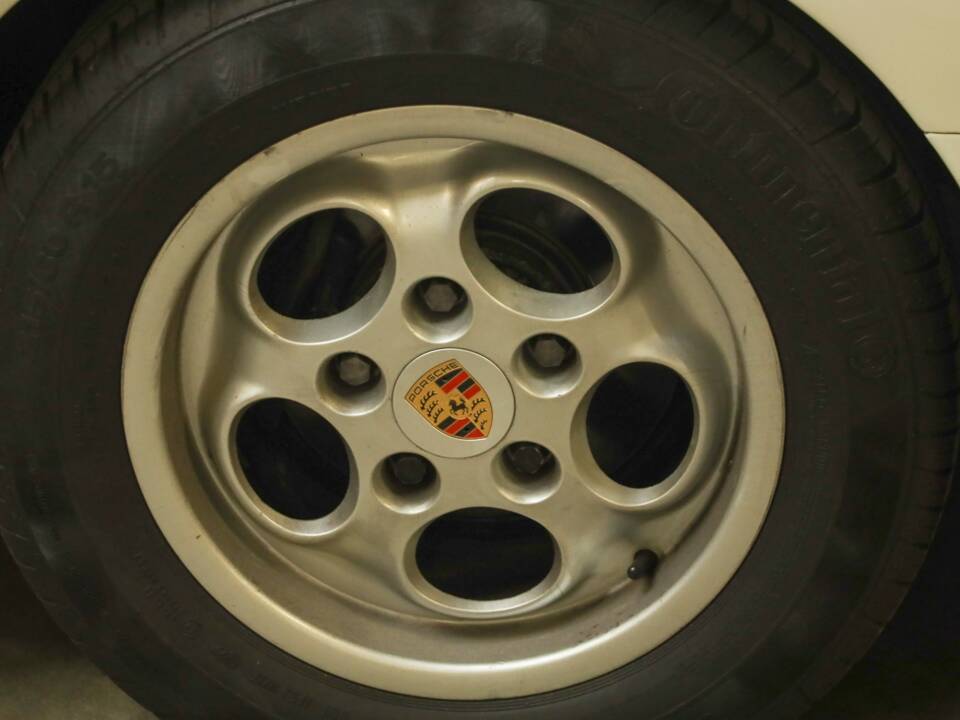 Obraz 23/50 pojazdu Porsche 944 (1986)