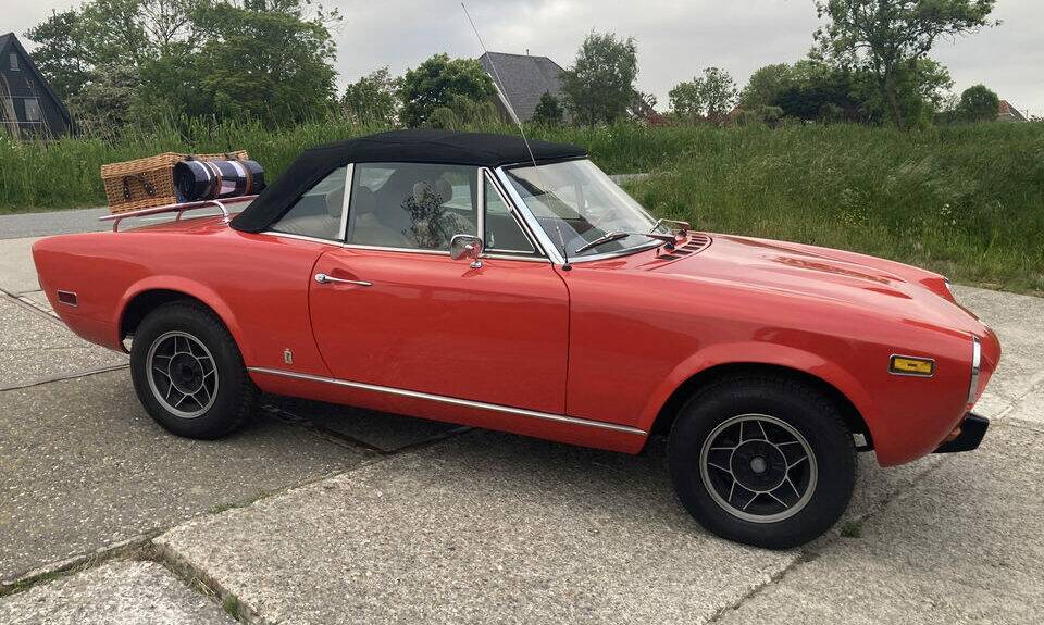 Image 1/8 of FIAT 124 Spider CS1 (1975)