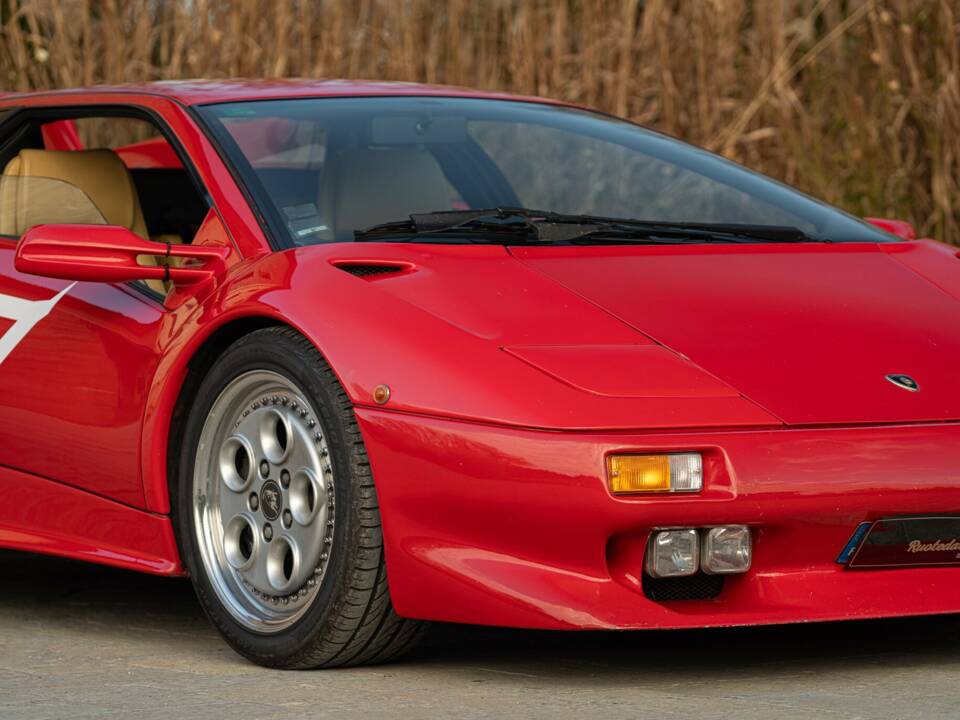 Immagine 22/50 di Lamborghini Diablo VT (1993)
