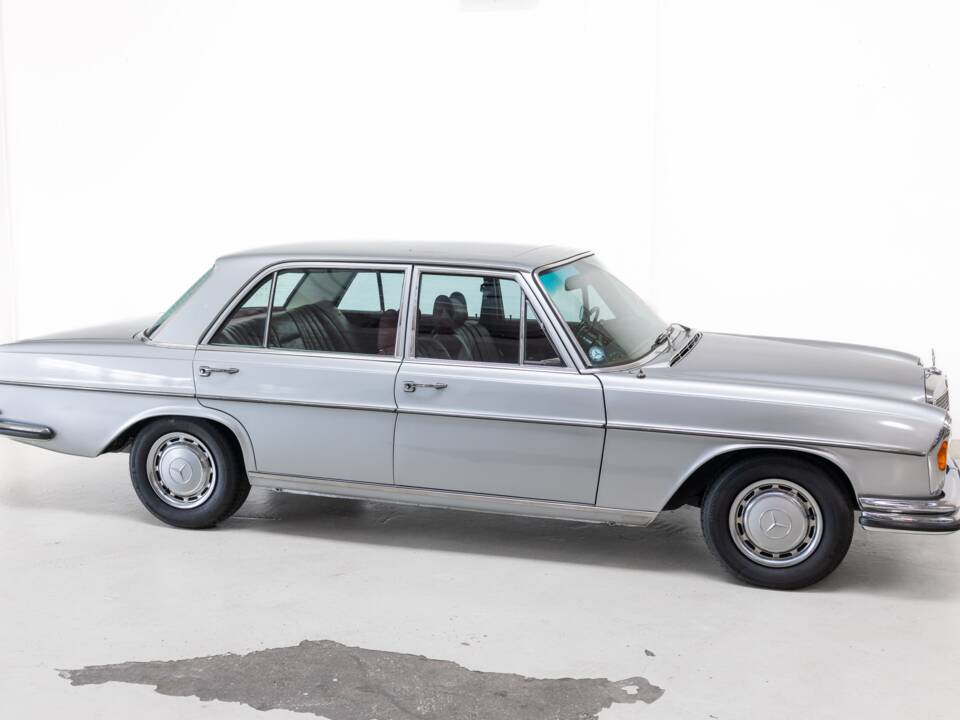 Image 9/27 of Mercedes-Benz 280 SEL 4,5 (1972)
