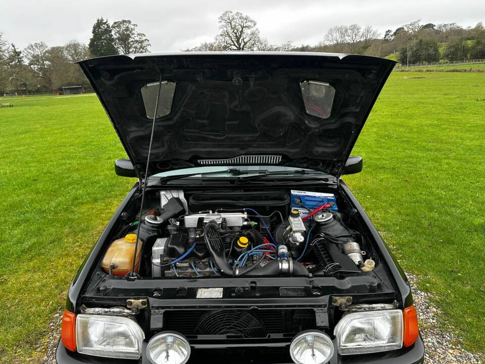 Image 35/38 de Ford Escort turbo RS (1990)