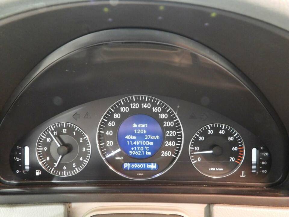 Immagine 7/15 di Mercedes-Benz CLK 320 (2002)