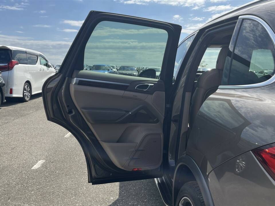 Image 22/51 de Porsche Cayenne Turbo (2011)