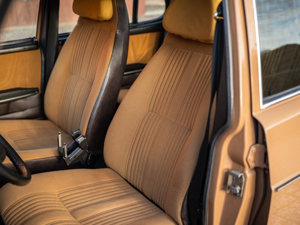 Image 22/84 de Saab 99 Combi Coupe (1976)