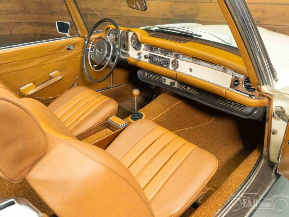 Image 9/19 de Mercedes-Benz 280 SL (1970)