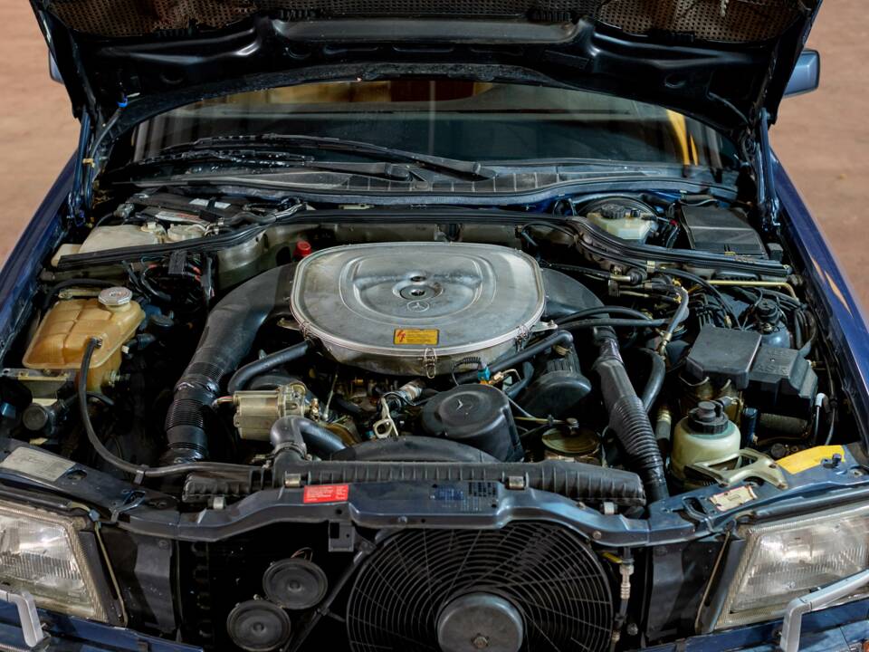 Bild 40/42 von Mercedes-Benz 560 SEC (1991)
