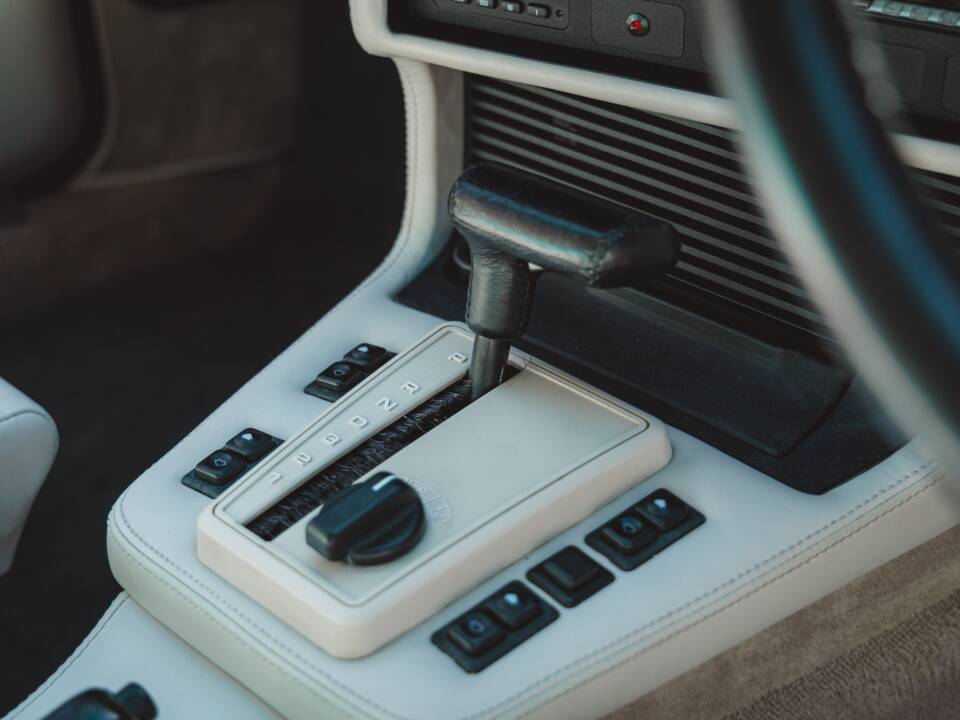 Image 18/34 of BMW 635 CSi (1989)