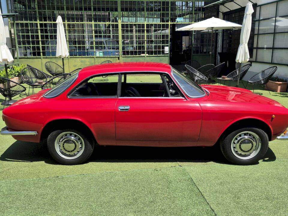 Afbeelding 22/63 van Alfa Romeo Giulia GT 1300 Junior (1971)
