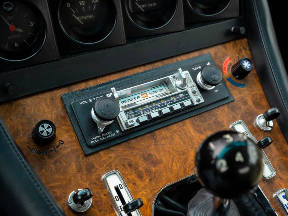 Image 24/38 of Ferrari 400i (1981)