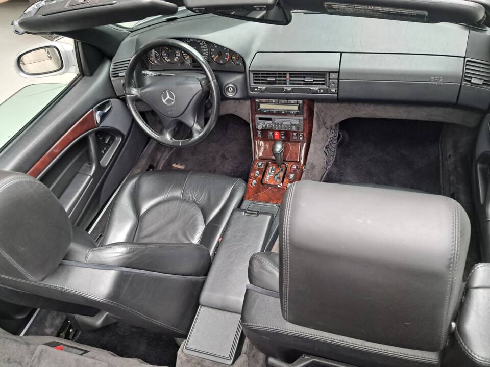 Image 10/50 of Mercedes-Benz SL 320 (1998)