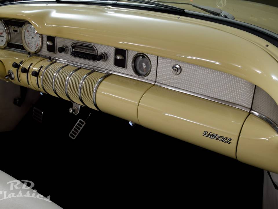 Image 26/34 of Buick 40 Special Convertible (1955)
