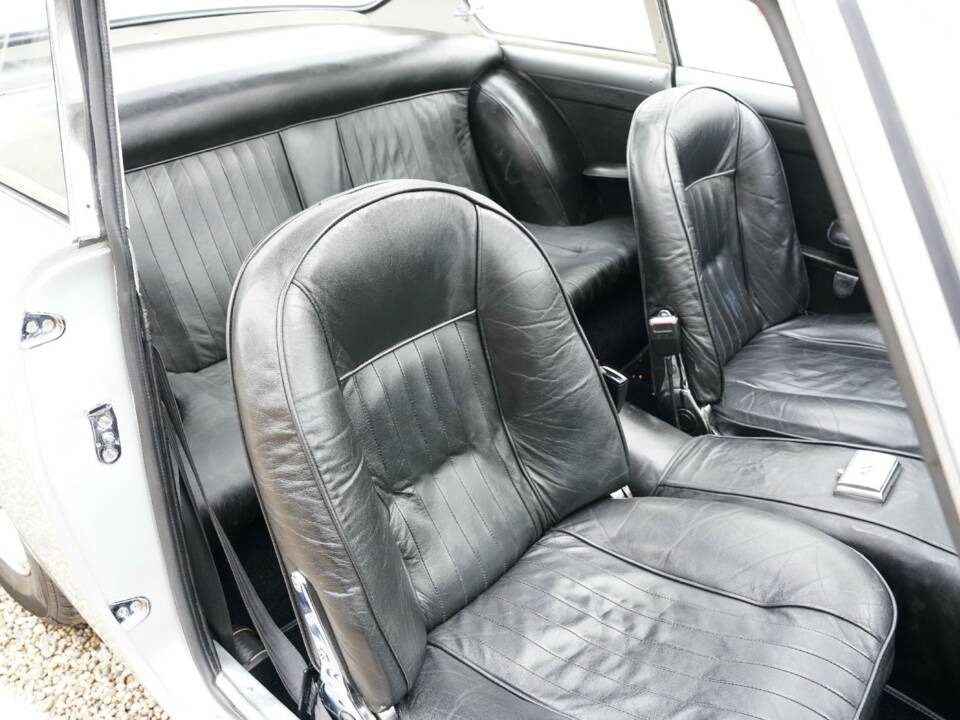 Immagine 17/50 di Ferrari 250 GT 2+2 (1964)