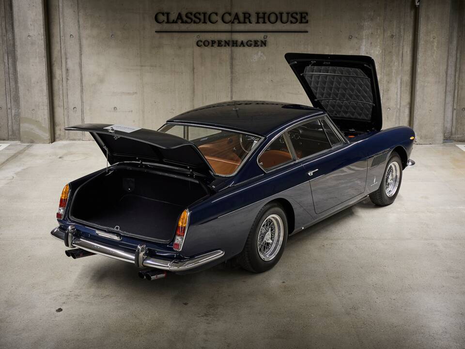 Imagen 21/90 de Ferrari 250 GT 2+2 (1963)