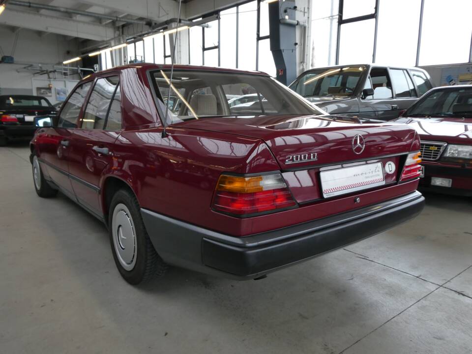 Image 29/42 of Mercedes-Benz 200 D (1987)