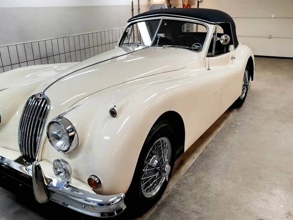 Immagine 2/74 di Jaguar XK 140 SE DHC (1955)