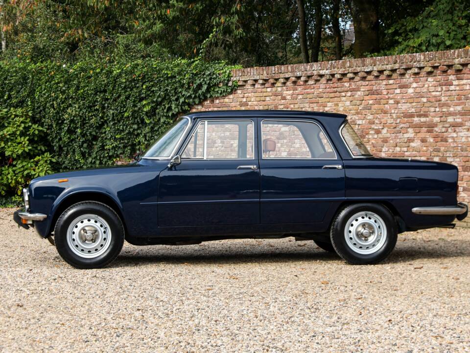 Image 26/50 of Alfa Romeo Giulia Nuova Super 1300 (1975)