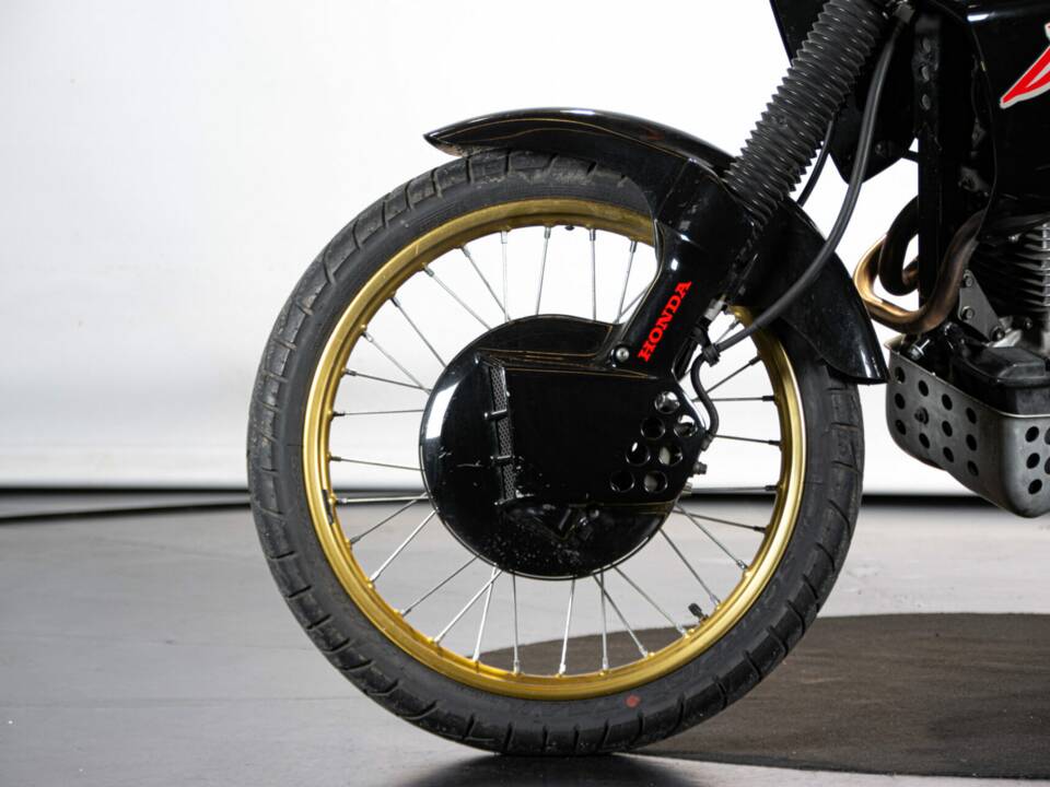 Image 29/38 de Honda NX 650 Dominator (1988)