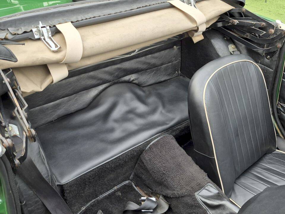 Image 35/66 of Triumph TR 4A IRS (1966)