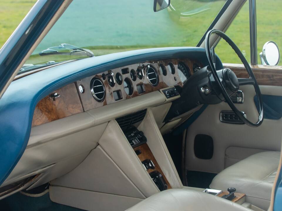 Image 37/50 of Rolls-Royce Silver Shadow I (1976)