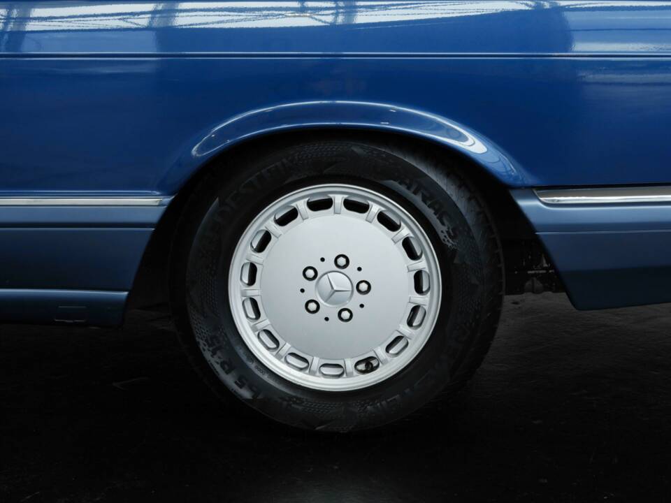 Image 36/39 of Mercedes-Benz 560 SEC (1990)