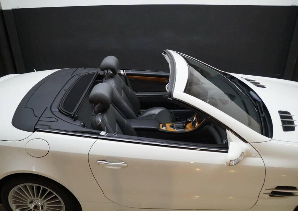 Immagine 34/46 di Mercedes-Benz SL 500 (2005)