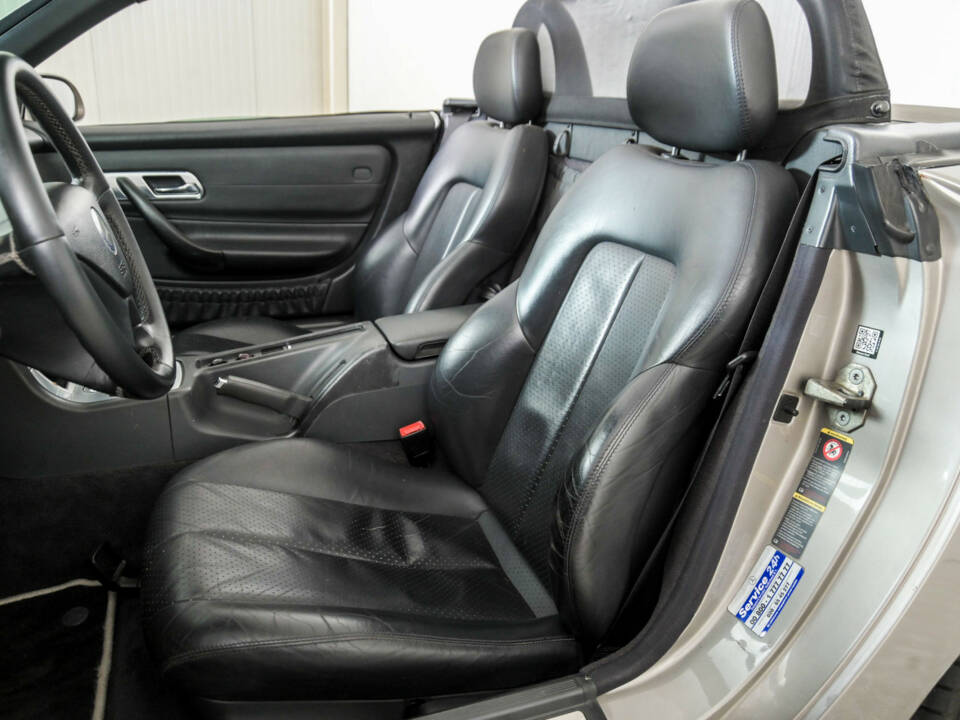 Image 20/50 of Mercedes-Benz SLK 200 Kompressor (2002)