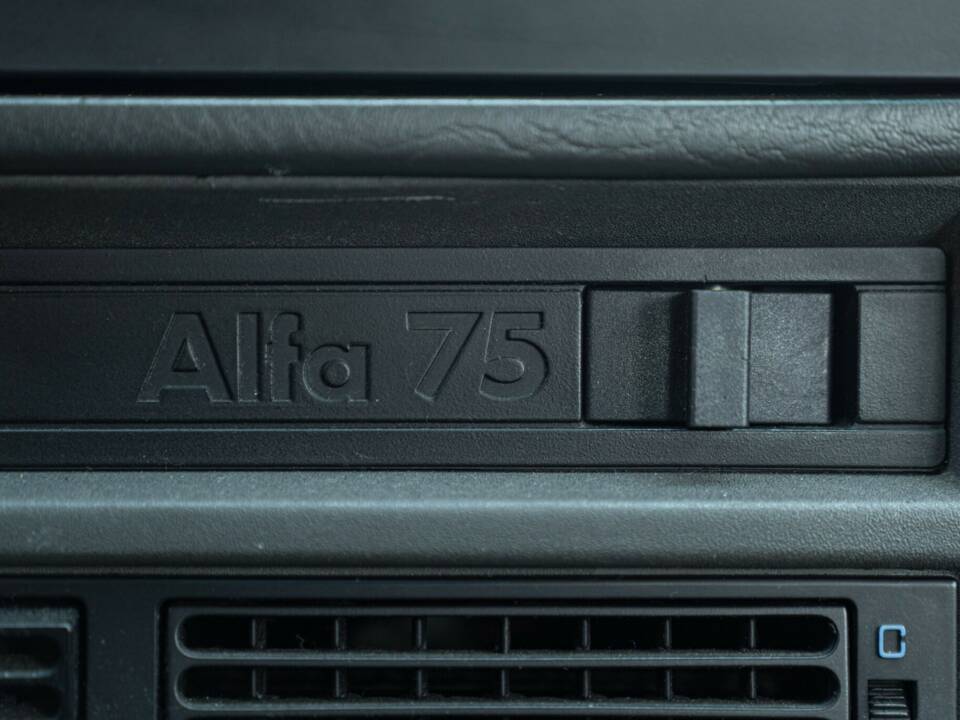 Image 49/50 de Alfa Romeo 75 2.0 Twin Spark (1989)